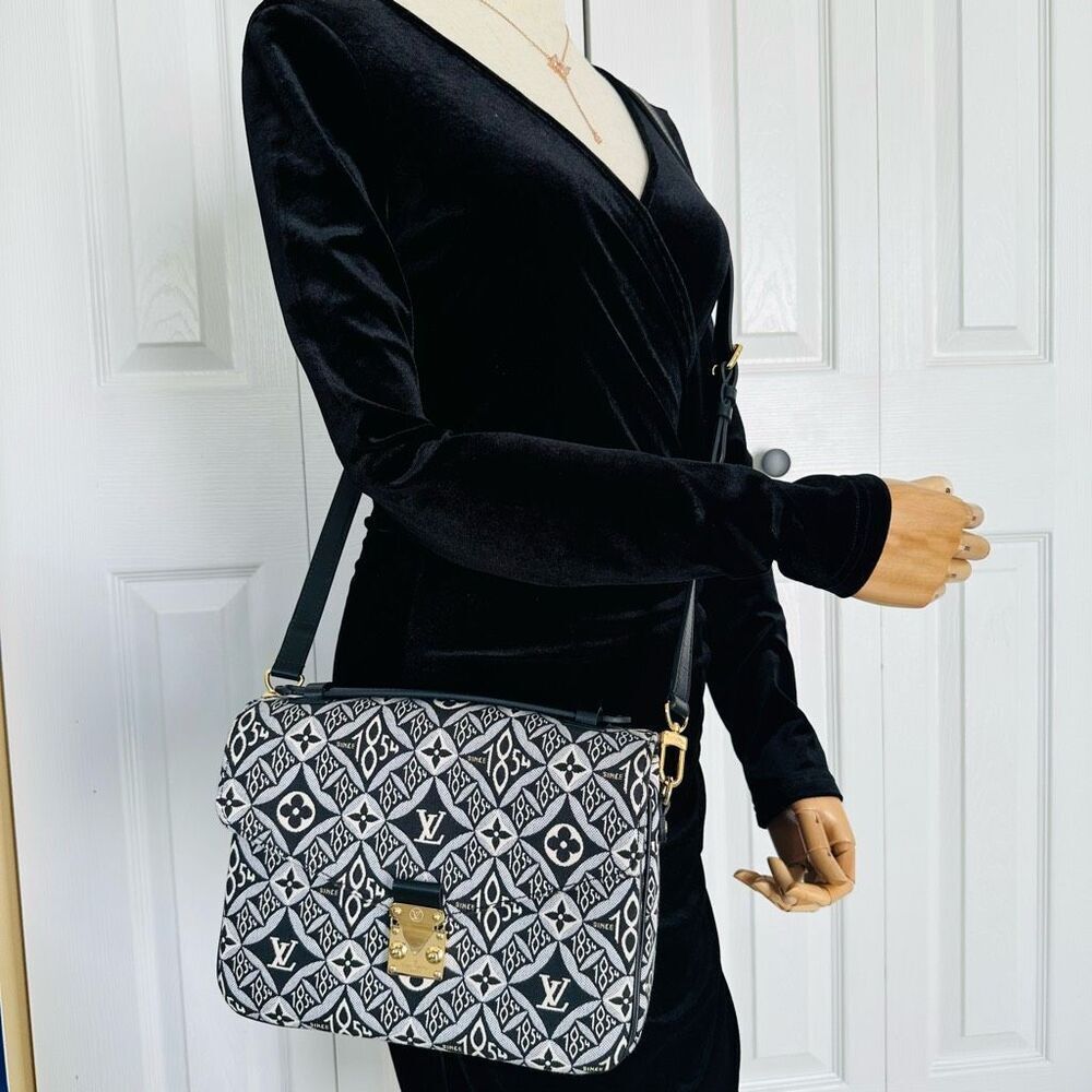 Louis Vuitton Black and White Monogram Crossbody Bag - Picture 13 of 14